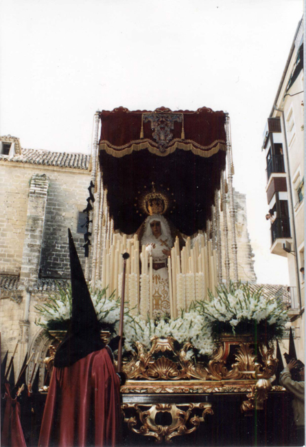 En 1995 lució el restaurado Trono de la Virgen de la Caridad, una vez que Ramón Cuadra y Marcelo Góngora ultimaron su laboriosa rehabilitación.
