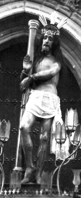1926. Imagen de Cristo flagelado en posición de bendecir al pueblo; la cronología de la imagen se sitúa en la mitad del siglo XVII, mientras que la autoría se centra en la escuela granadina.
